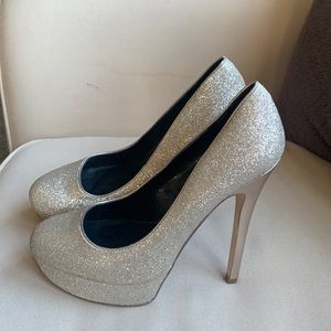 Glitter silver womens pumps. Size 7.5 6 inch heel